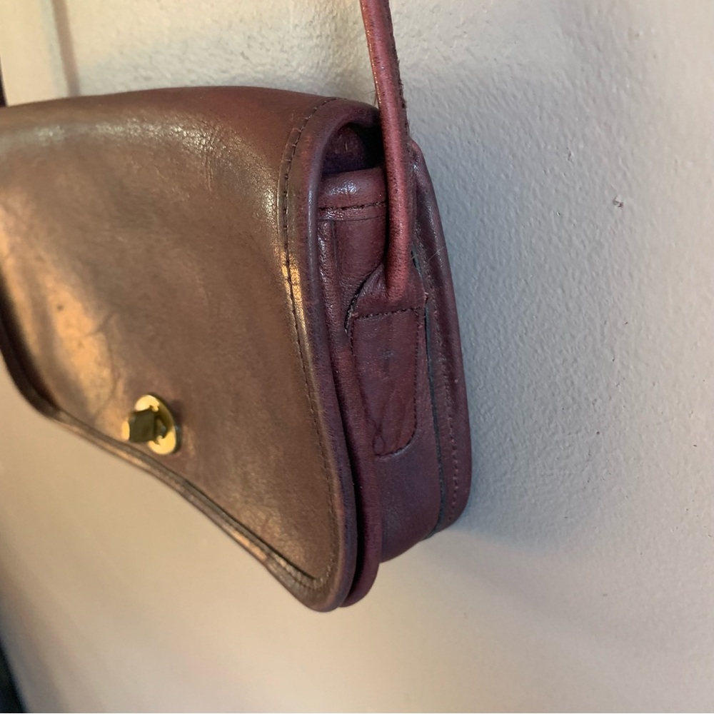 Vintage 70’s Coach Dinky Mini Leather Crossbody in Burgundy - Picture 8 of 10